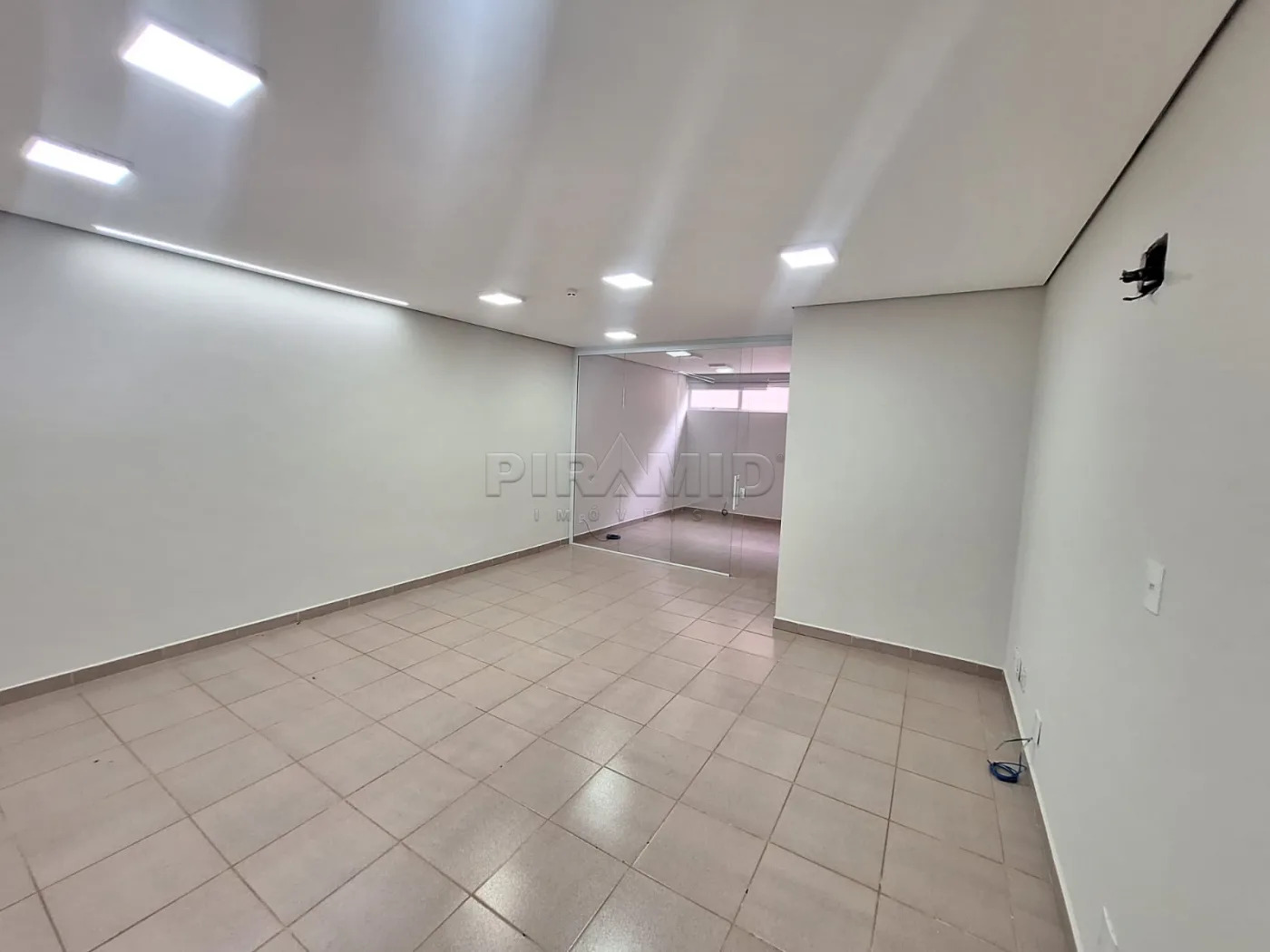 Alugar Comercial / Sala em Ribeir&atilde;o Preto R$ 1.900,00 - Foto 5