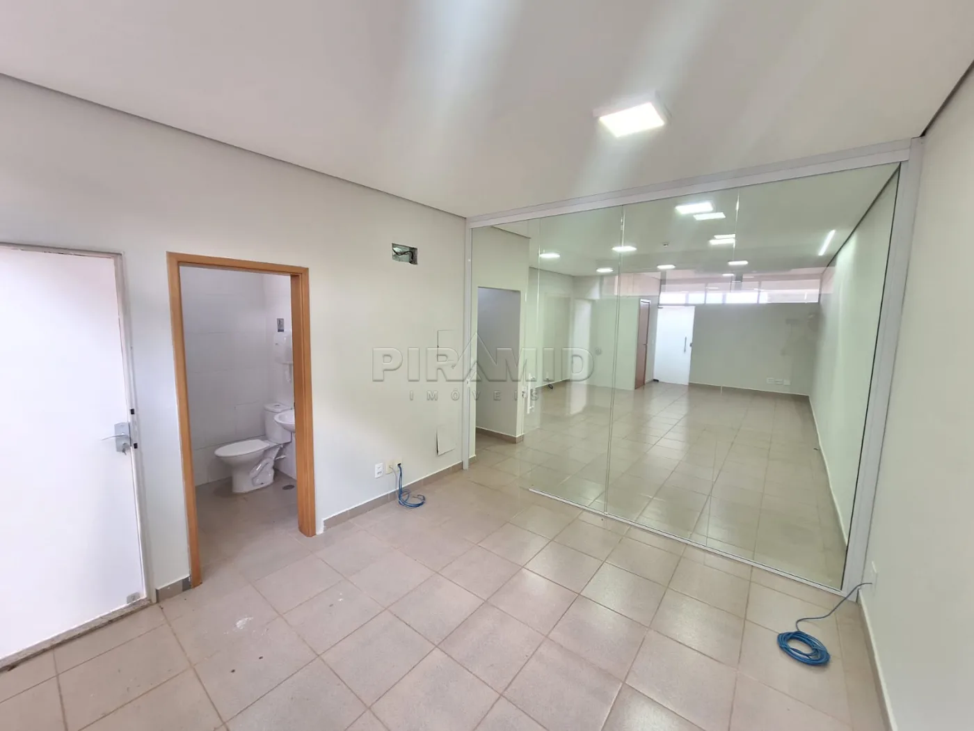 Alugar Comercial / Sala em Ribeir&atilde;o Preto R$ 1.900,00 - Foto 10