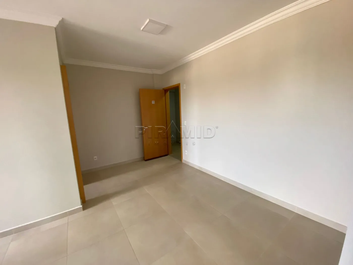 Alugar Apartamento / Padr&atilde;o em Ribeir&atilde;o Preto R$ 1.800,00 - Foto 4