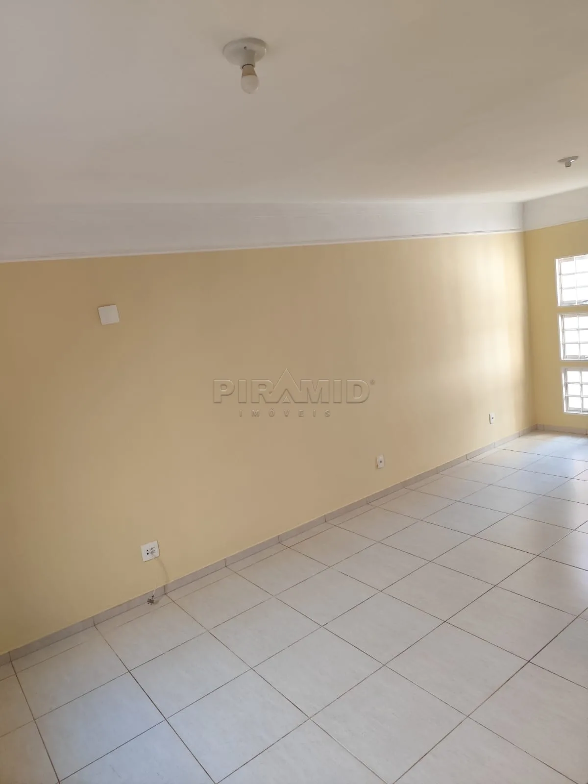 Alugar Casa / Padr&atilde;o em Ribeir&atilde;o Preto R$ 2.400,00 - Foto 4