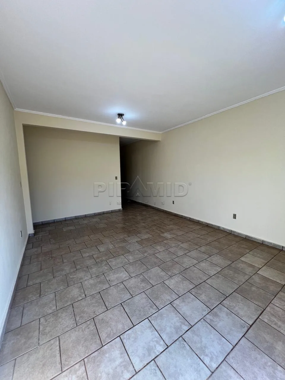 Alugar Apartamento / Padr&atilde;o em Ribeir&atilde;o Preto R$ 1.100,00 - Foto 3