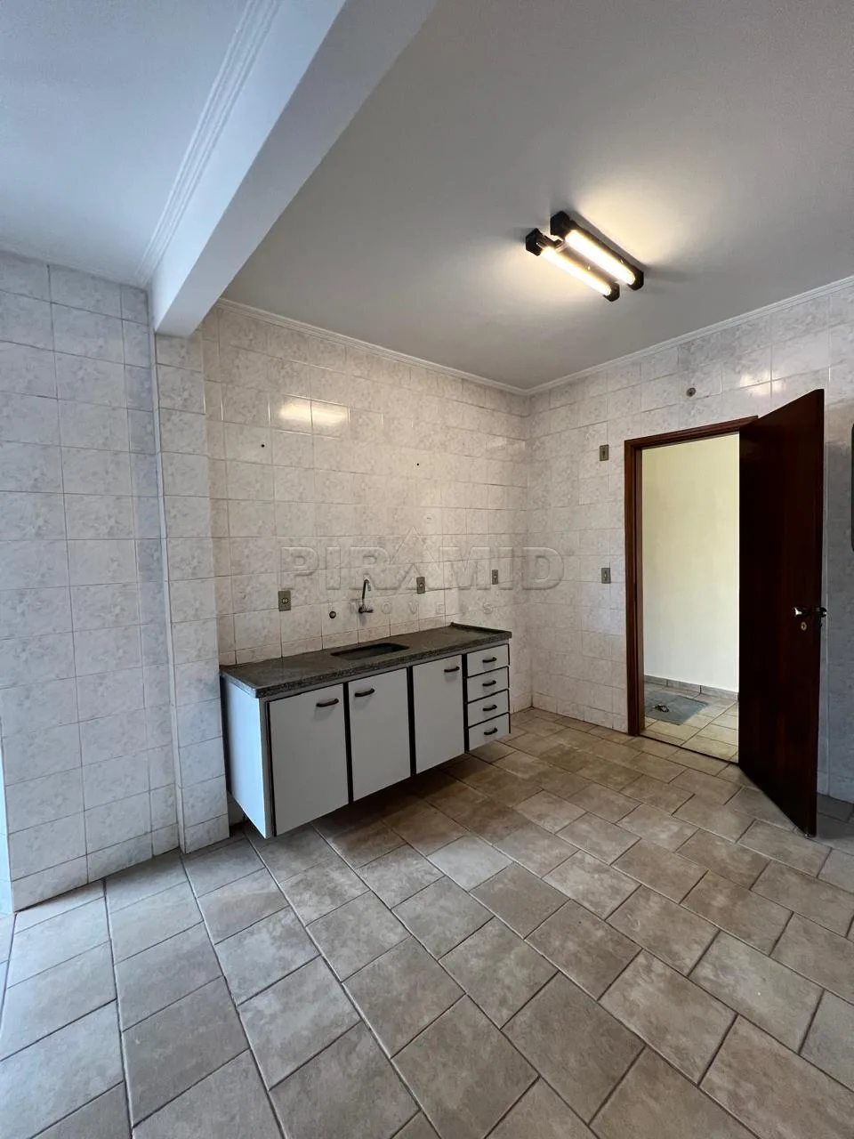 Alugar Apartamento / Padr&atilde;o em Ribeir&atilde;o Preto R$ 1.100,00 - Foto 17