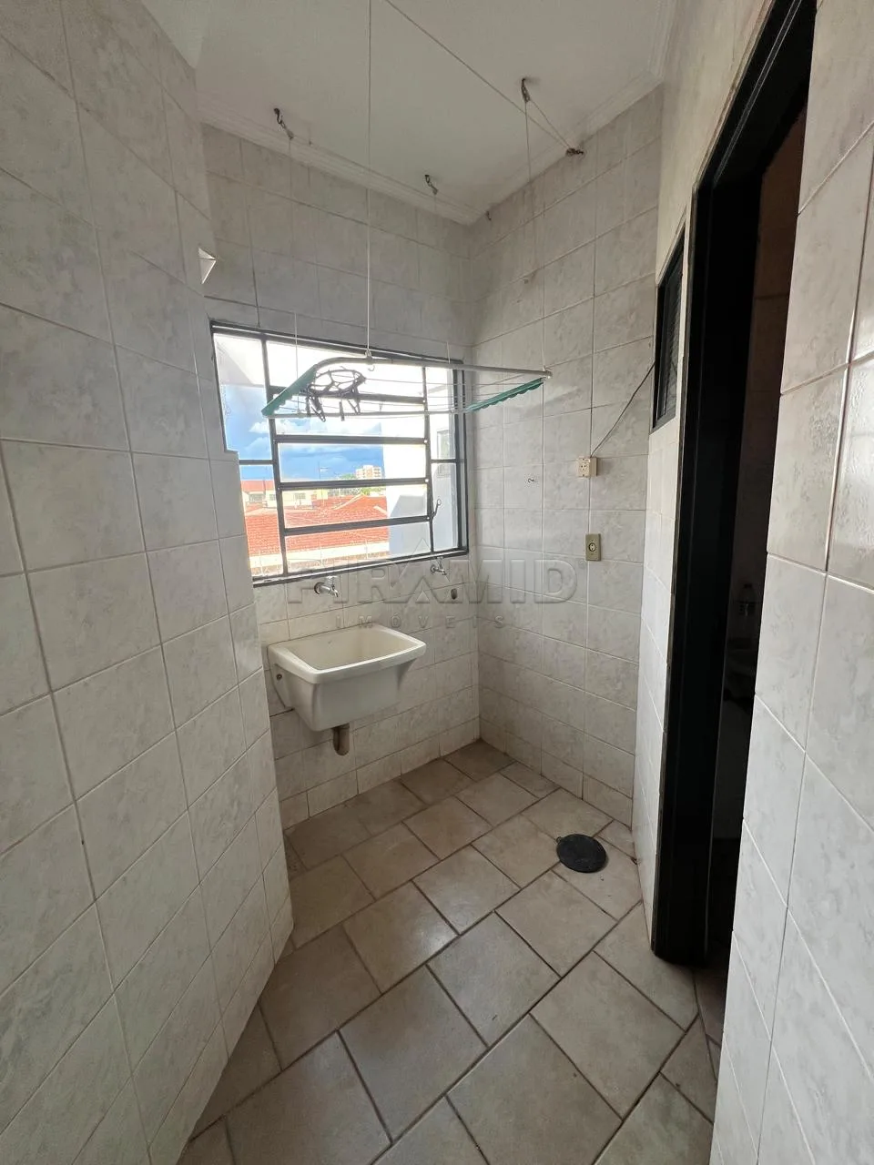 Alugar Apartamento / Padr&atilde;o em Ribeir&atilde;o Preto R$ 1.100,00 - Foto 20