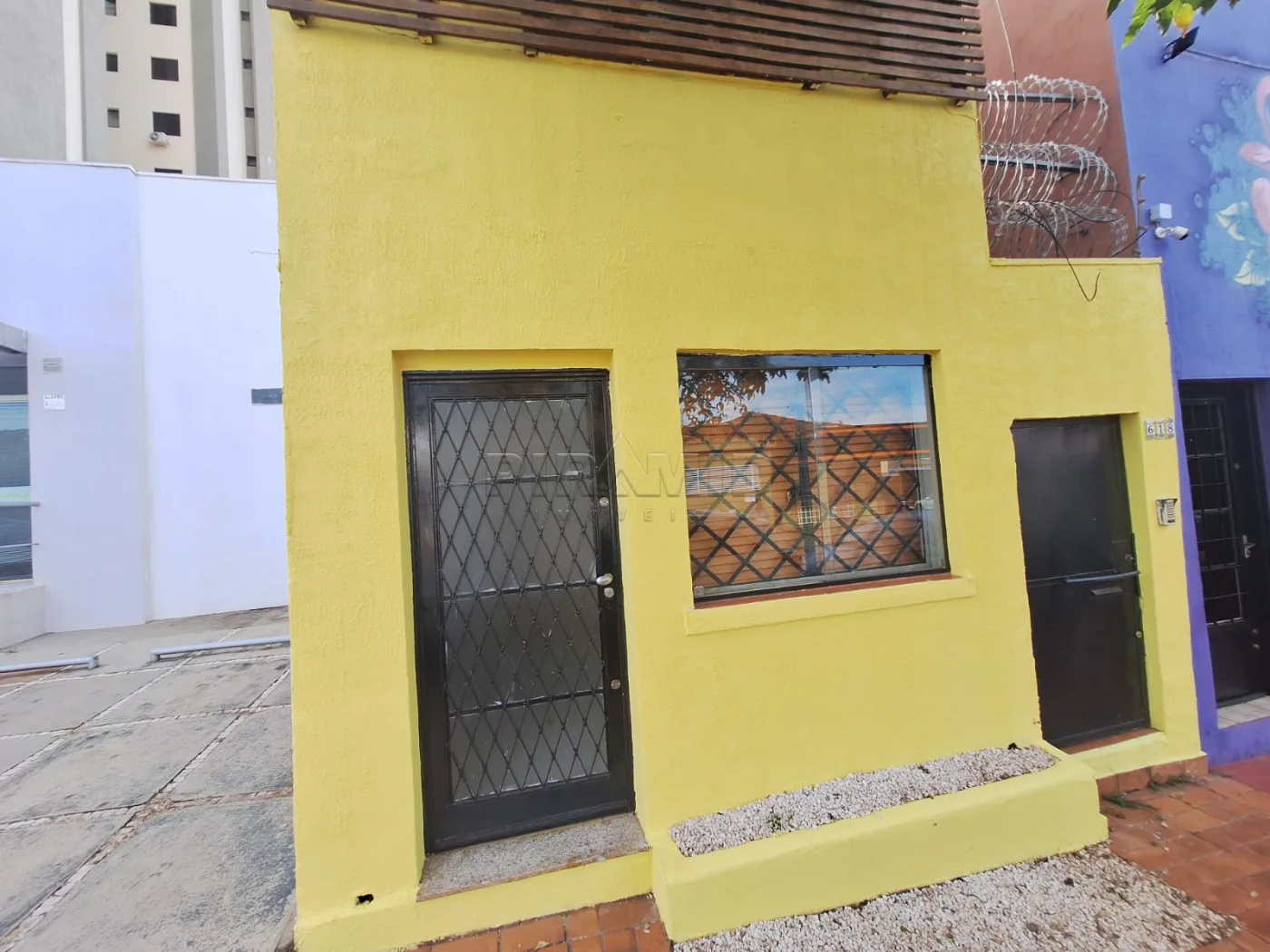Alugar Comercial / Casa em Ribeir&atilde;o Preto R$ 2.000,00 - Foto 1