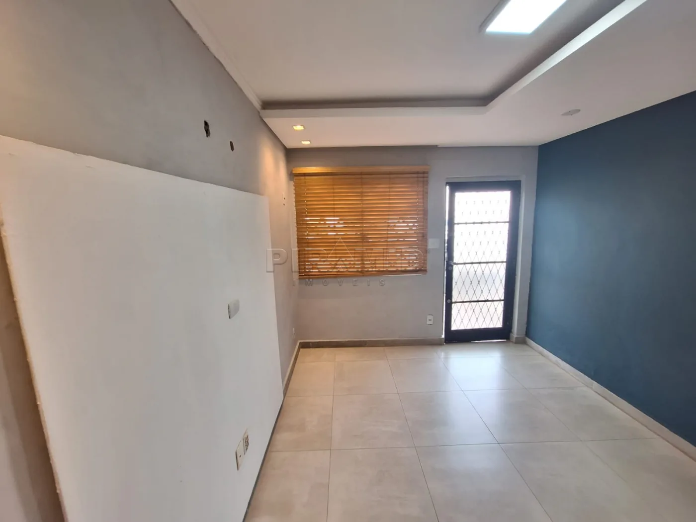 Alugar Comercial / Casa em Ribeir&atilde;o Preto R$ 2.000,00 - Foto 4