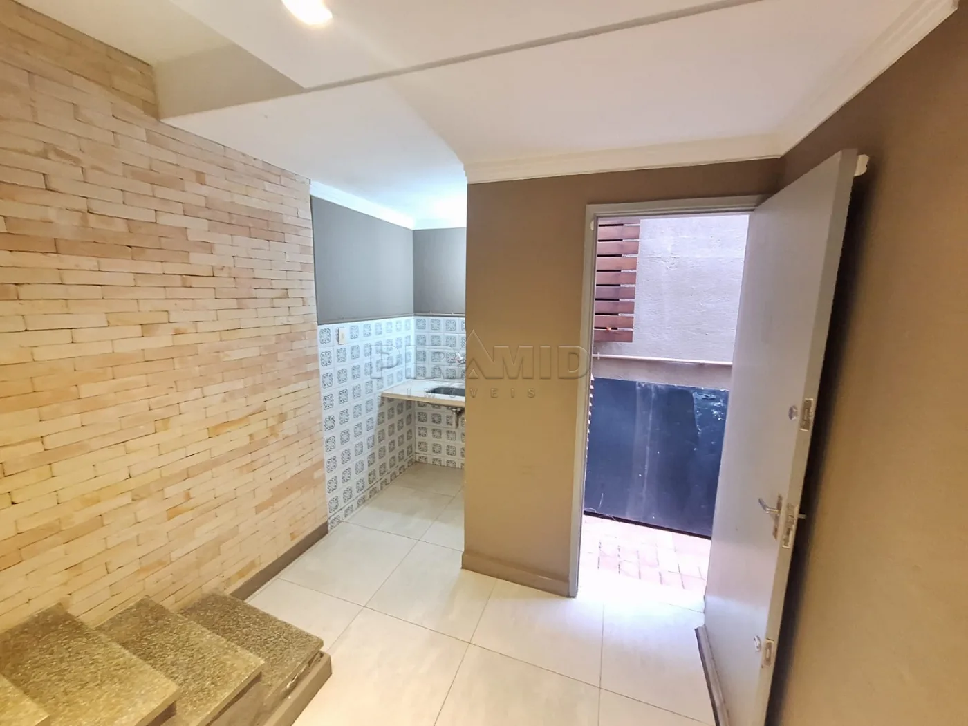 Alugar Comercial / Casa em Ribeir&atilde;o Preto R$ 2.000,00 - Foto 7