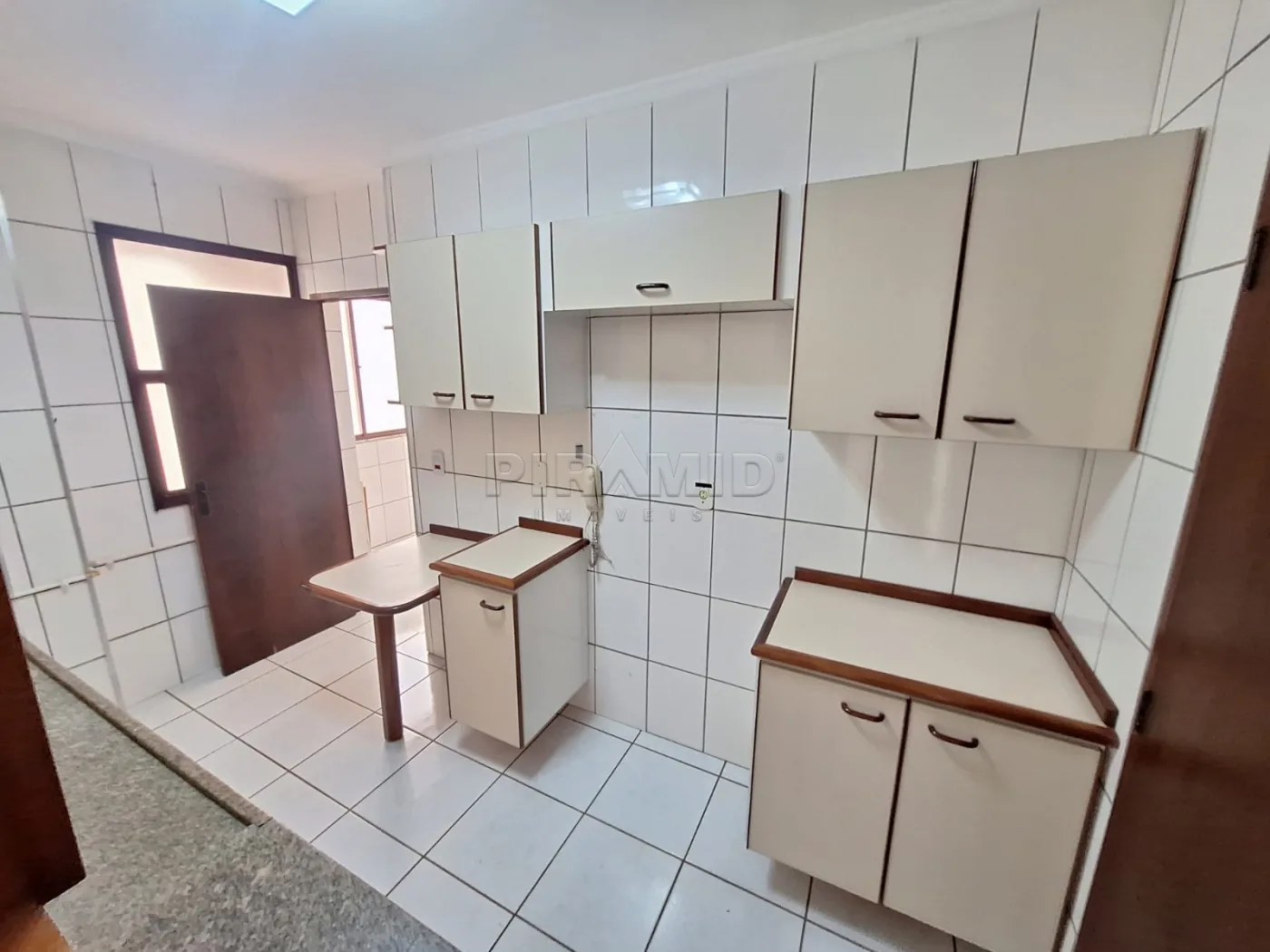 Alugar Apartamento / Padr&atilde;o em Ribeir&atilde;o Preto R$ 2.000,00 - Foto 13
