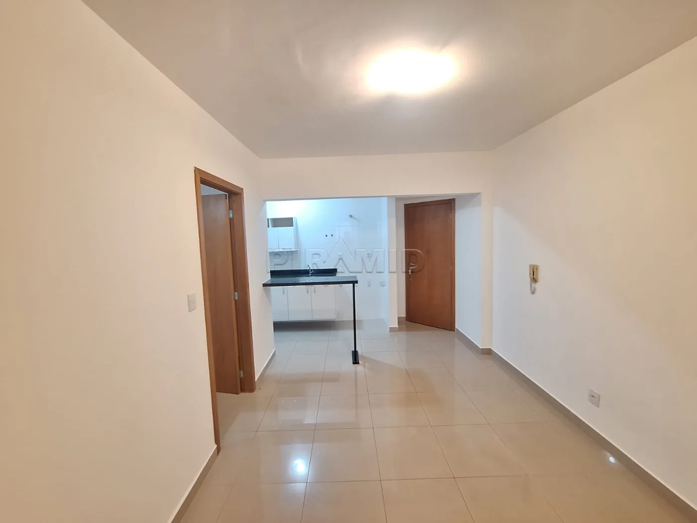 Alugar Apartamento / Padr&atilde;o em Ribeir&atilde;o Preto R$ 1.600,00 - Foto 2