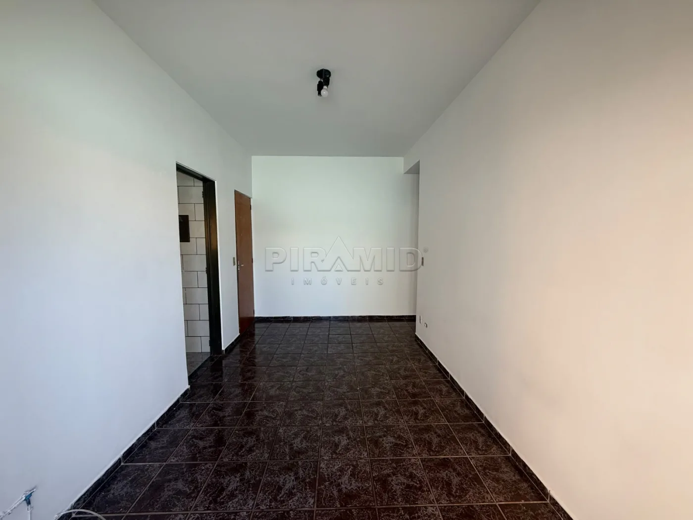 Alugar Apartamento / Padr&atilde;o em Ribeir&atilde;o Preto R$ 1.100,00 - Foto 2