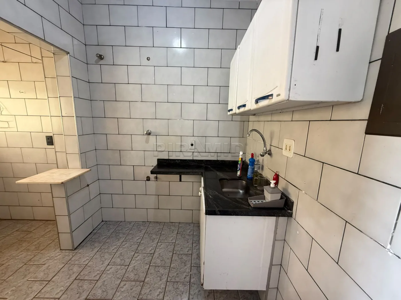Alugar Apartamento / Padr&atilde;o em Ribeir&atilde;o Preto R$ 1.100,00 - Foto 5