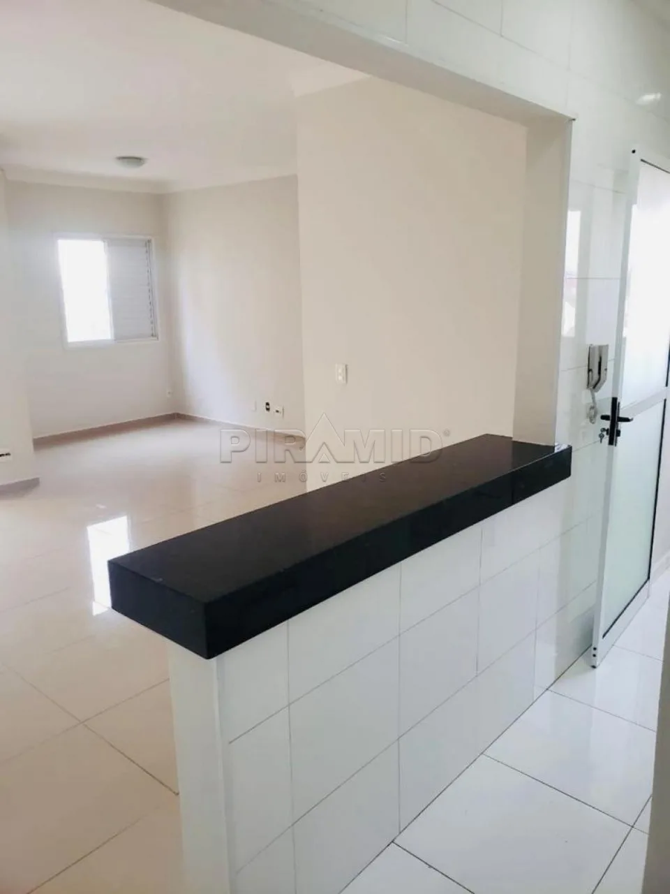 Alugar Apartamento / Padr&atilde;o em Ribeir&atilde;o Preto R$ 1.690,00 - Foto 4