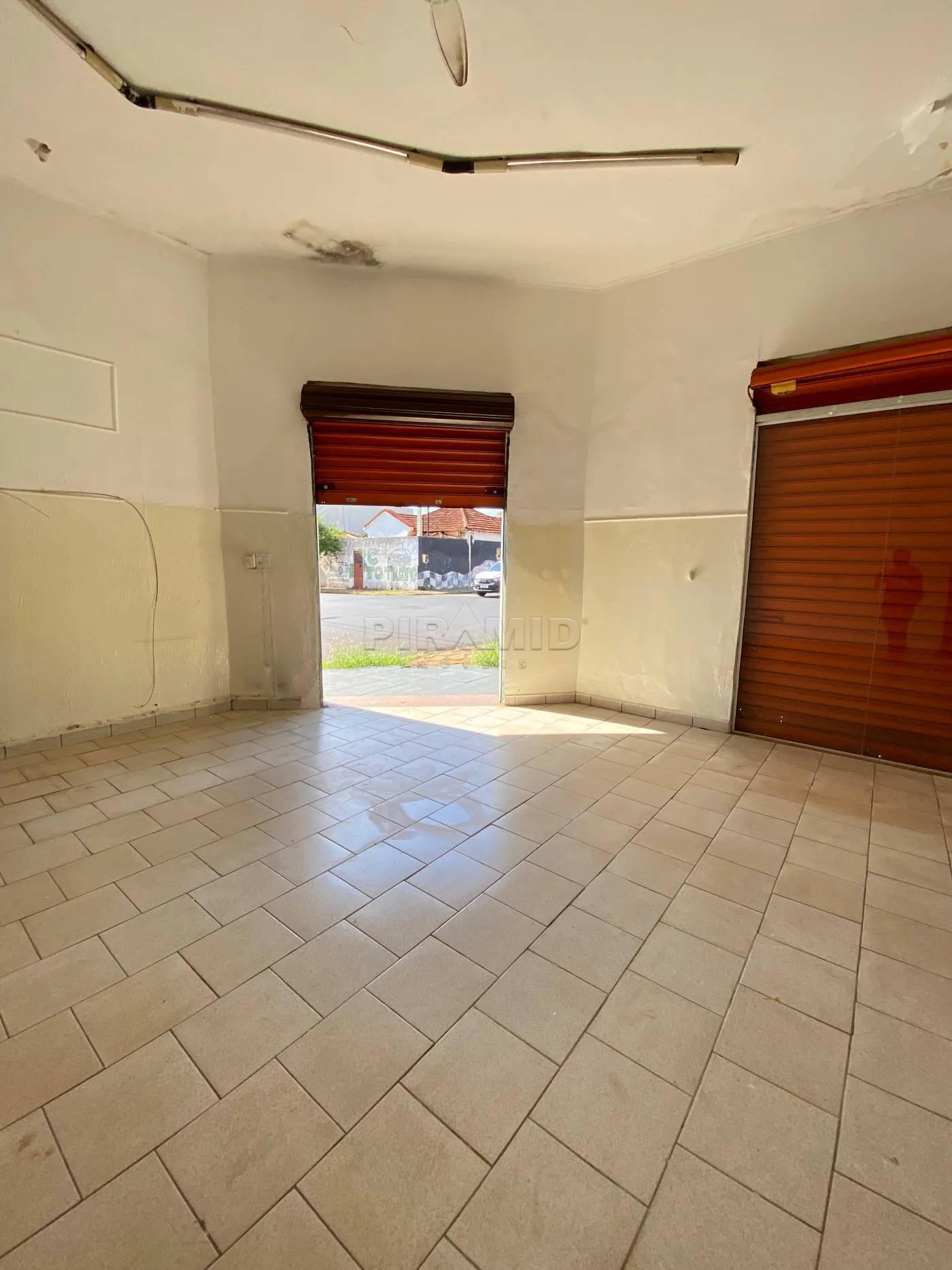 Alugar Comercial / Sal&atilde;o em Ribeir&atilde;o Preto R$ 2.000,00 - Foto 2