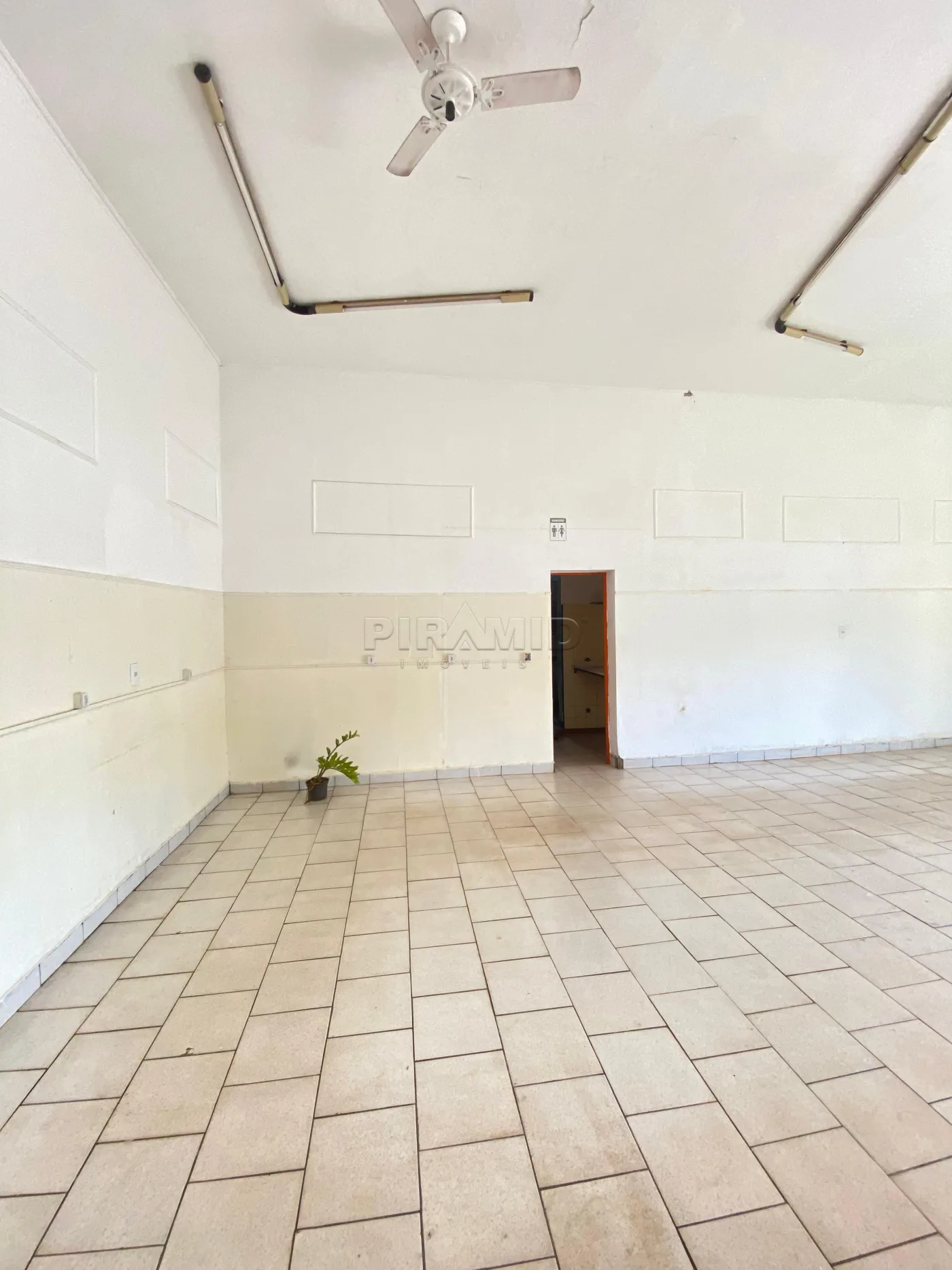Alugar Comercial / Sal&atilde;o em Ribeir&atilde;o Preto R$ 2.000,00 - Foto 4