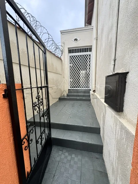 Alugar Casa / Padr&atilde;o em Ribeir&atilde;o Preto R$ 1.200,00 - Foto 1