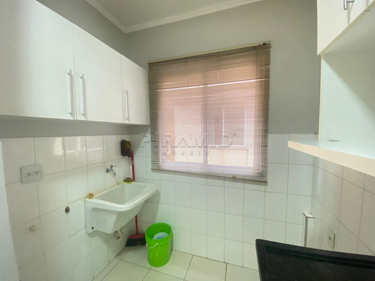Alugar Apartamento / Padr&atilde;o em Ribeir&atilde;o Preto R$ 900,00 - Foto 6