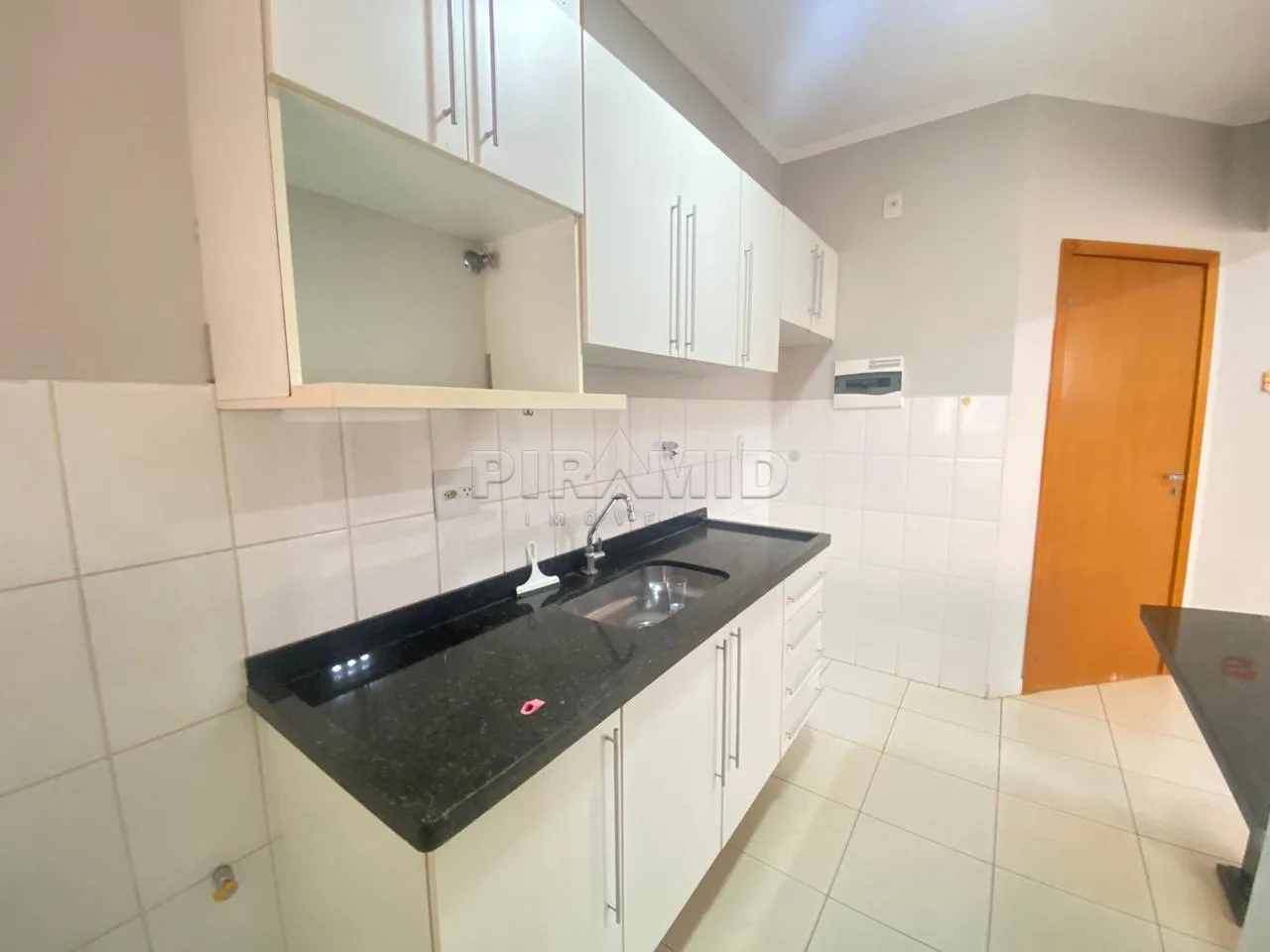 Alugar Apartamento / Padr&atilde;o em Ribeir&atilde;o Preto R$ 900,00 - Foto 5