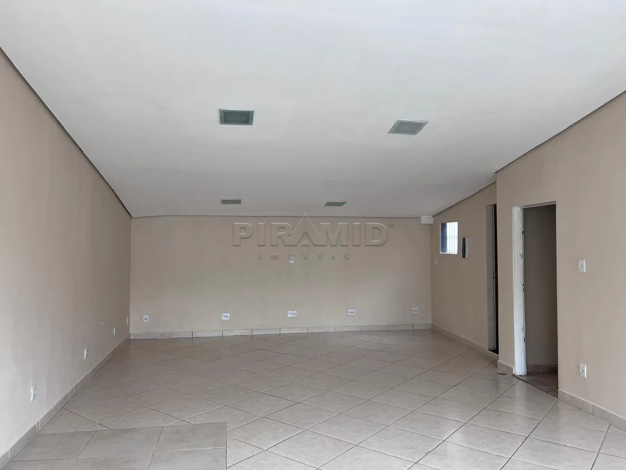 Alugar Comercial / Sal&atilde;o em Ribeir&atilde;o Preto R$ 2.200,00 - Foto 1