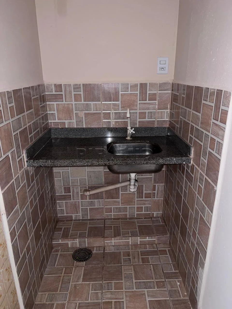 Alugar Comercial / Sal&atilde;o em Ribeir&atilde;o Preto R$ 2.200,00 - Foto 4
