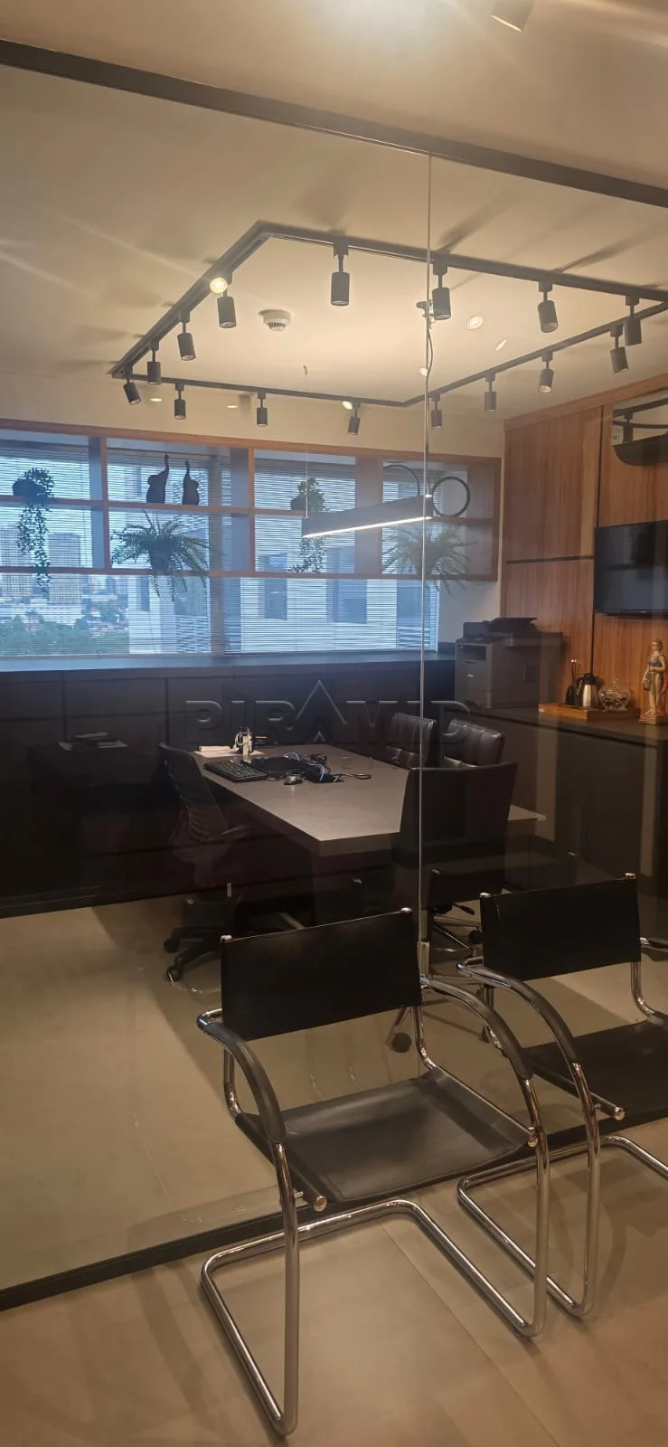 Alugar Comercial / Sala em Ribeir&atilde;o Preto R$ 4.000,00 - Foto 3