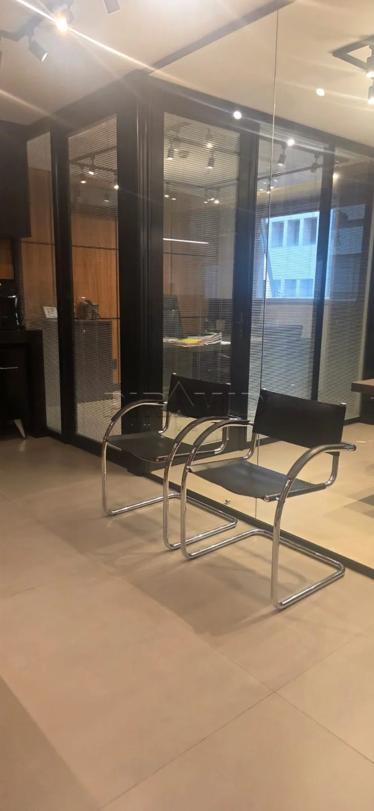 Alugar Comercial / Sala em Ribeir&atilde;o Preto R$ 4.000,00 - Foto 5