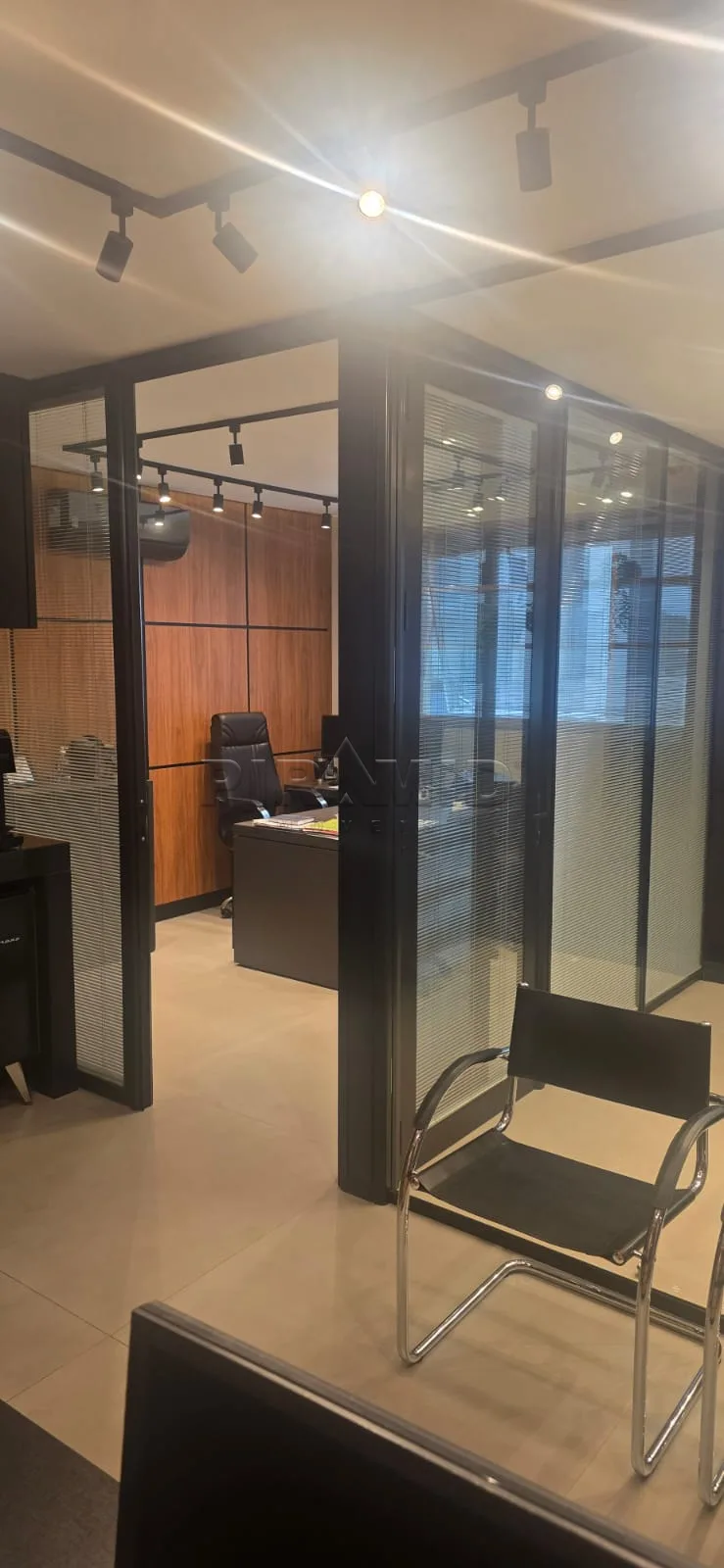 Alugar Comercial / Sala em Ribeir&atilde;o Preto R$ 4.000,00 - Foto 6