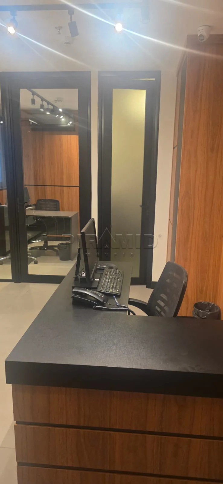 Alugar Comercial / Sala em Ribeir&atilde;o Preto R$ 4.000,00 - Foto 7
