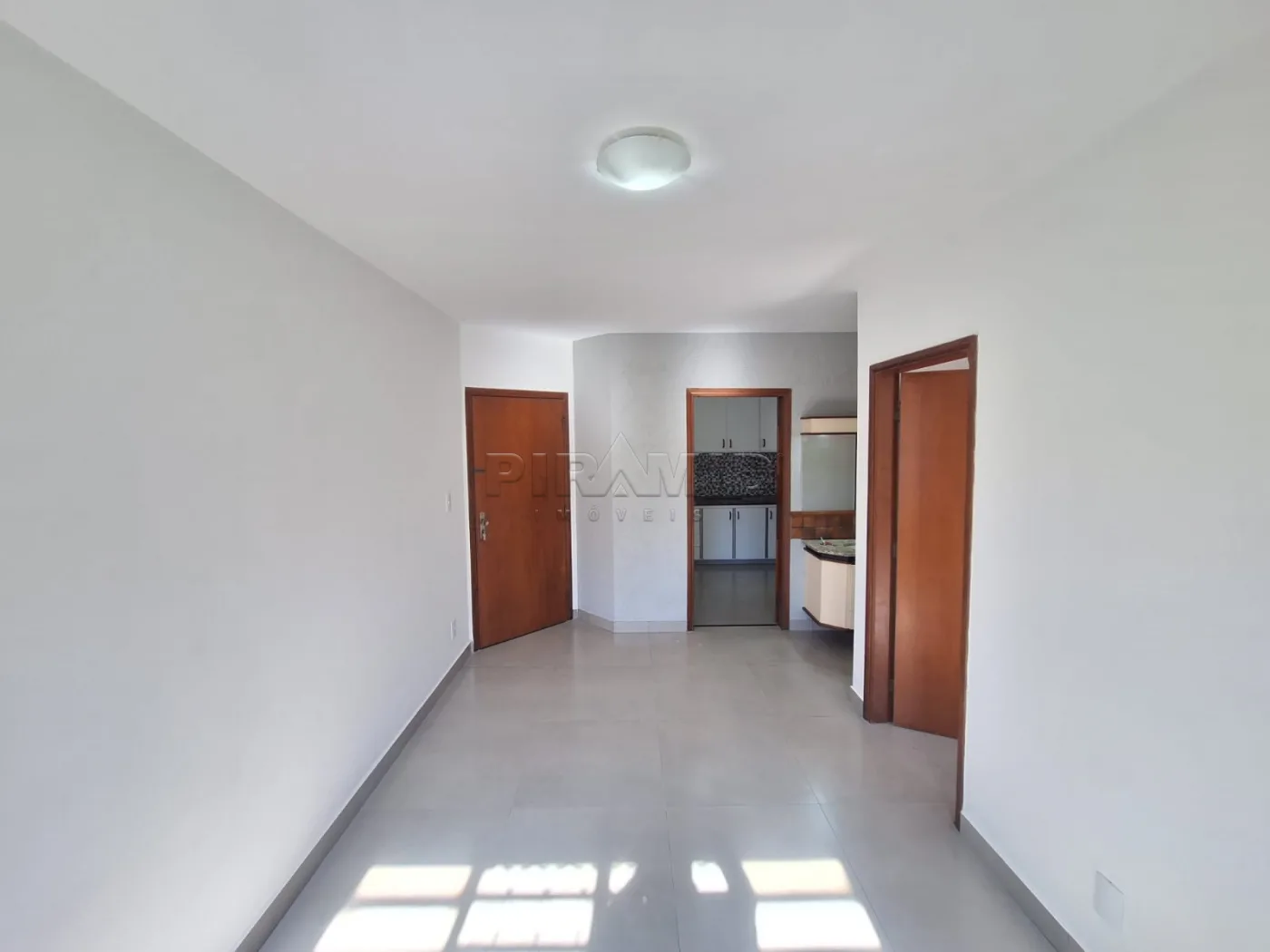 Alugar Apartamento / Padr&atilde;o em Ribeir&atilde;o Preto R$ 1.500,00 - Foto 2