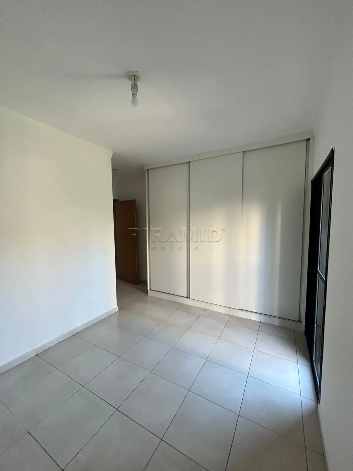 Alugar Apartamento / Padr&atilde;o em Ribeir&atilde;o Preto R$ 1.000,00 - Foto 1