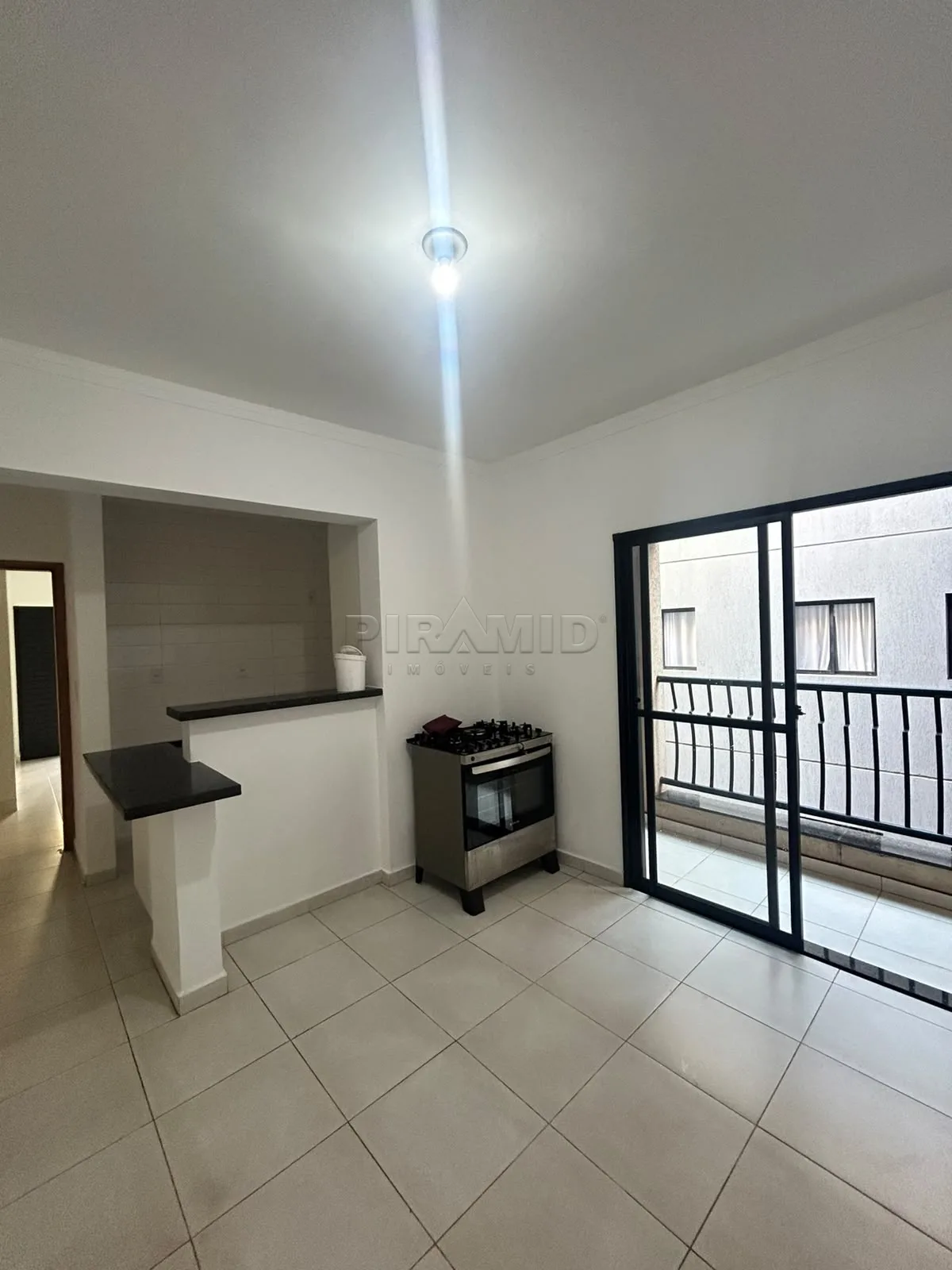 Alugar Apartamento / Padr&atilde;o em Ribeir&atilde;o Preto R$ 1.000,00 - Foto 2