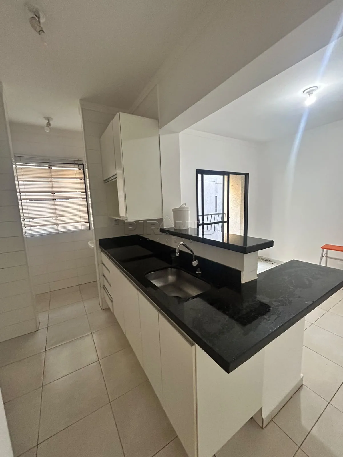 Alugar Apartamento / Padr&atilde;o em Ribeir&atilde;o Preto R$ 1.000,00 - Foto 3