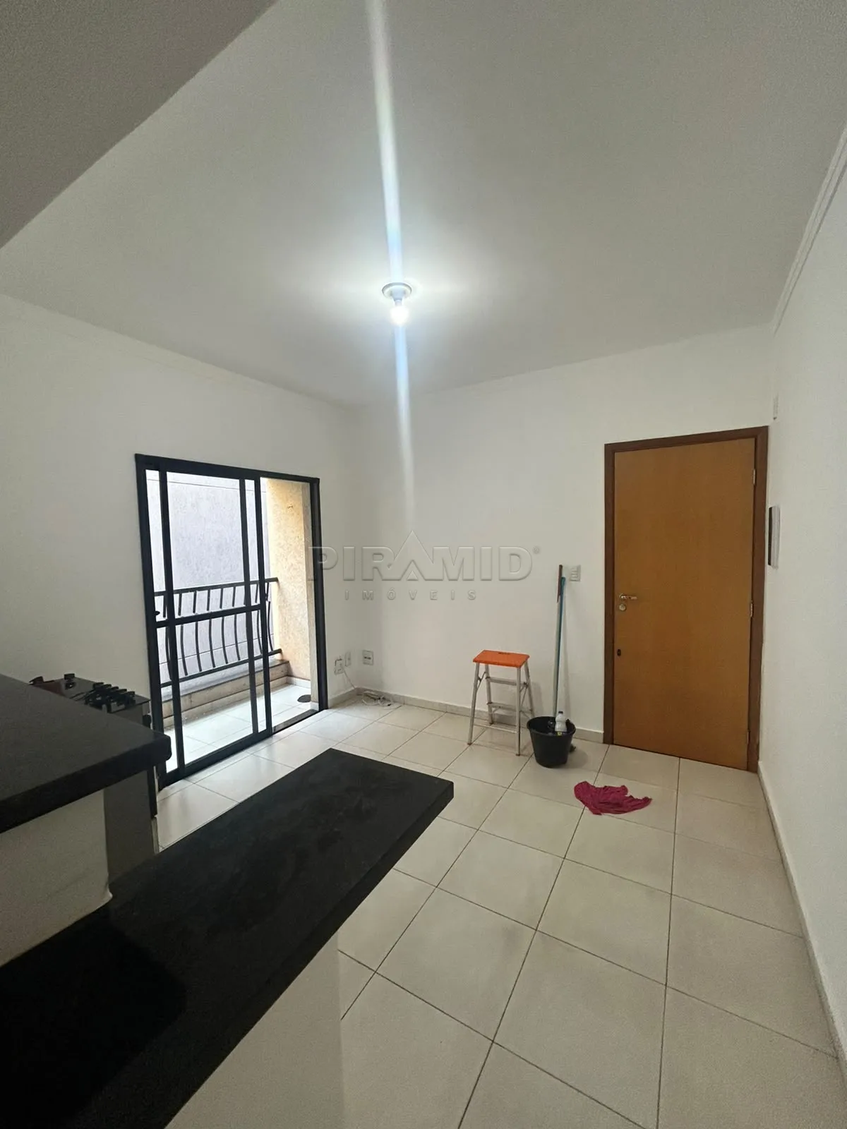 Alugar Apartamento / Padr&atilde;o em Ribeir&atilde;o Preto R$ 1.000,00 - Foto 4