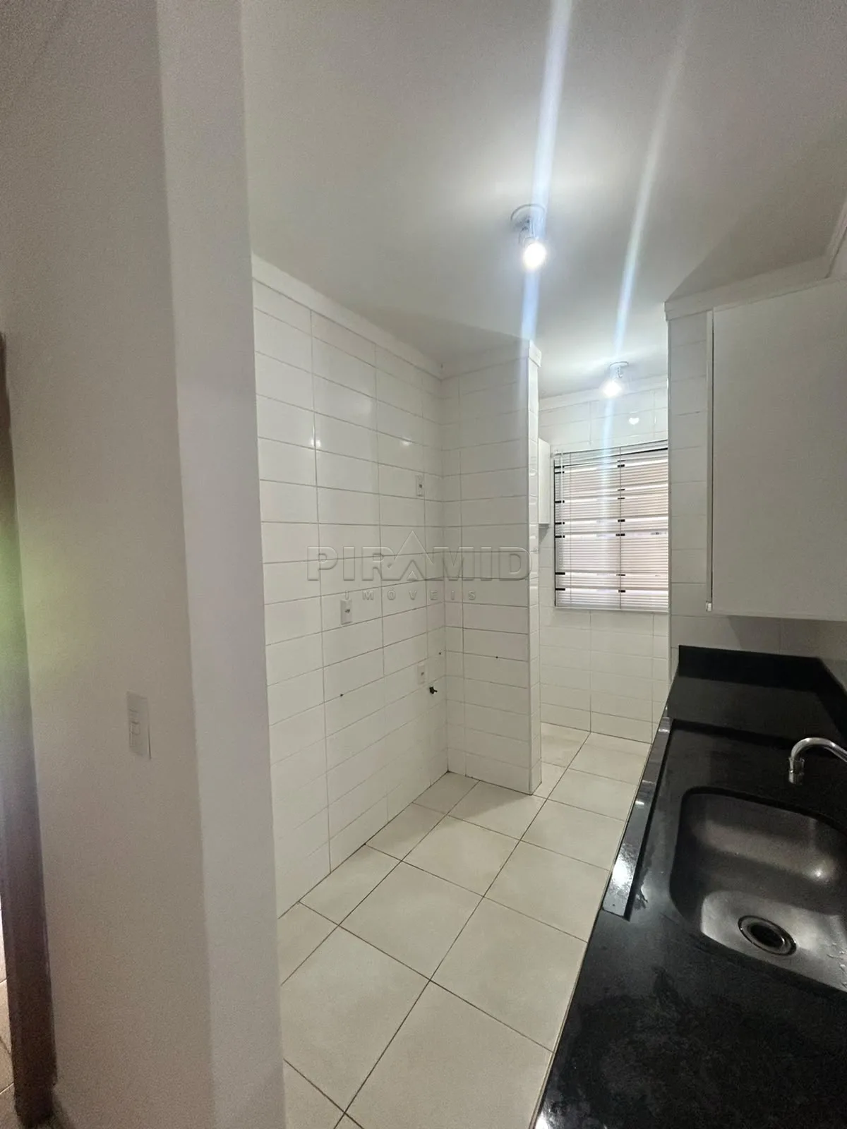 Alugar Apartamento / Padr&atilde;o em Ribeir&atilde;o Preto R$ 1.000,00 - Foto 5