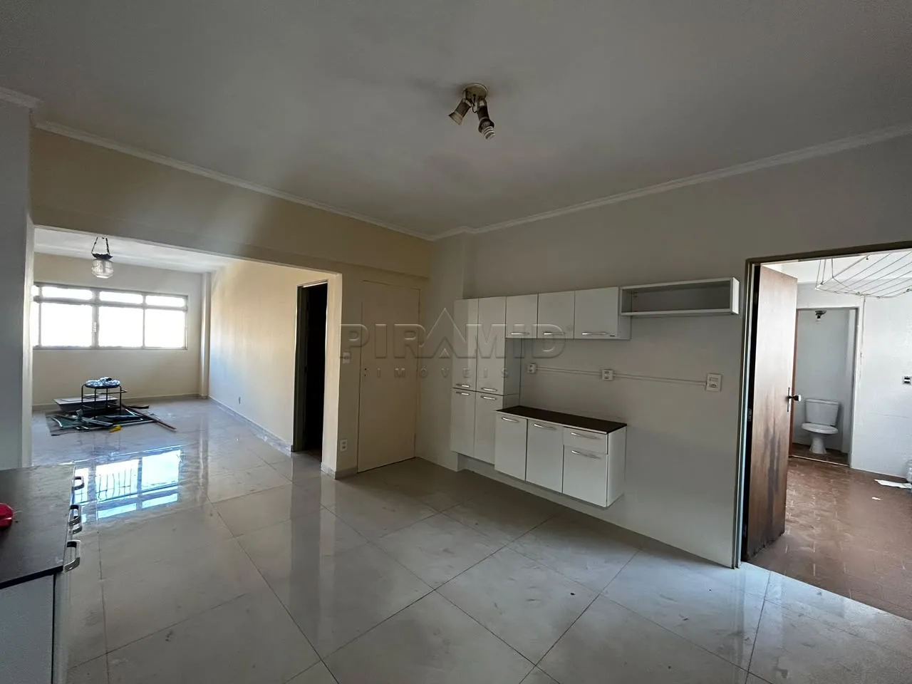 Alugar Apartamento / Padr&atilde;o em Ribeir&atilde;o Preto R$ 1.700,00 - Foto 2