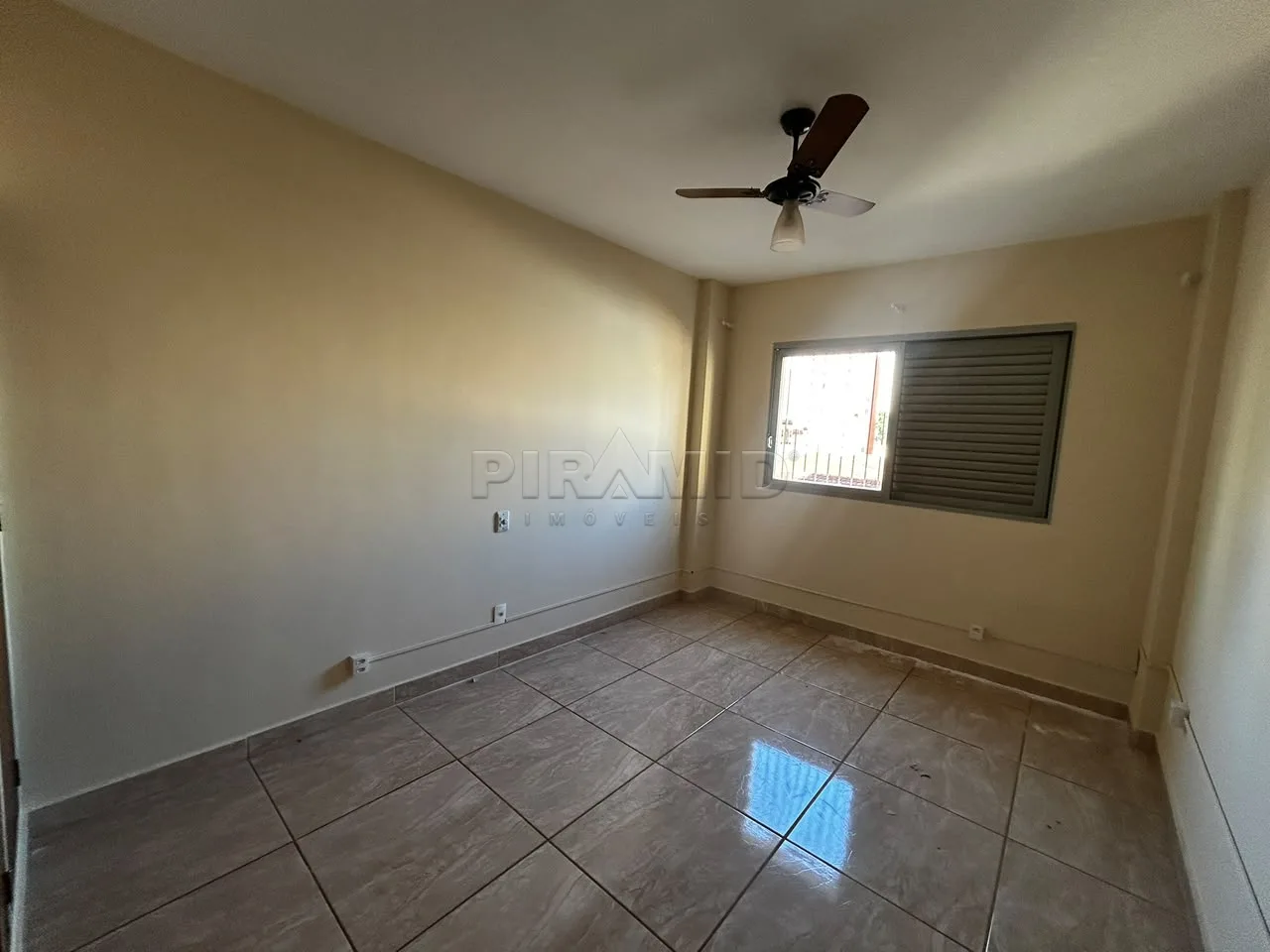 Alugar Apartamento / Padr&atilde;o em Ribeir&atilde;o Preto R$ 1.700,00 - Foto 4