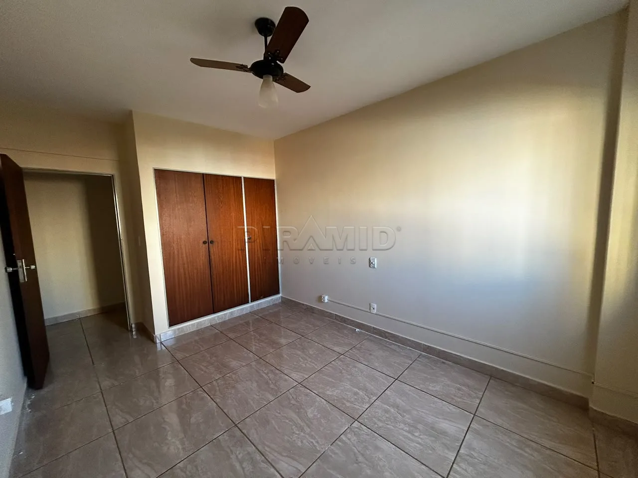 Alugar Apartamento / Padr&atilde;o em Ribeir&atilde;o Preto R$ 1.700,00 - Foto 5