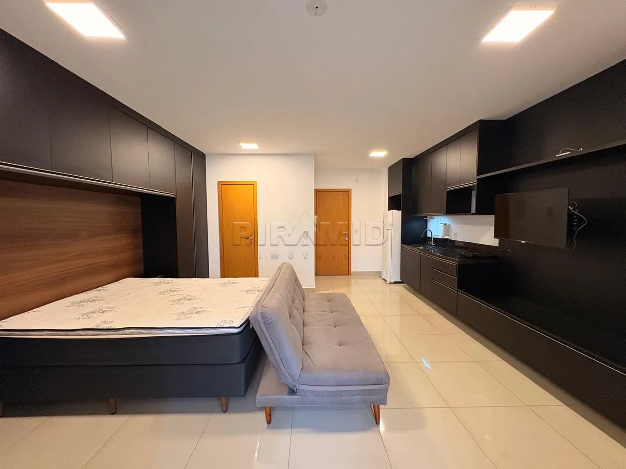 Alugar Apartamento / Padr&atilde;o em Ribeir&atilde;o Preto R$ 4.100,00 - Foto 1