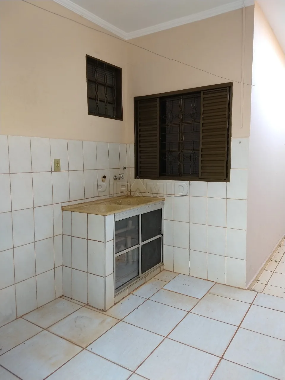 Alugar Casa / Padr&atilde;o em Ribeir&atilde;o Preto R$ 1.400,00 - Foto 14