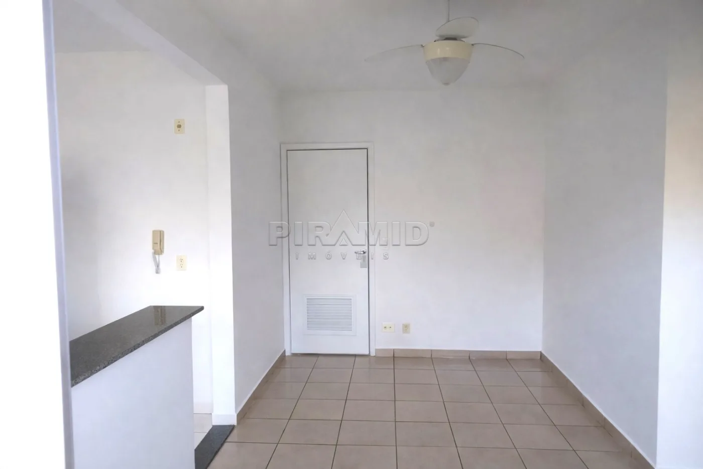 Alugar Apartamento / Padr&atilde;o em Ribeir&atilde;o Preto R$ 860,00 - Foto 2