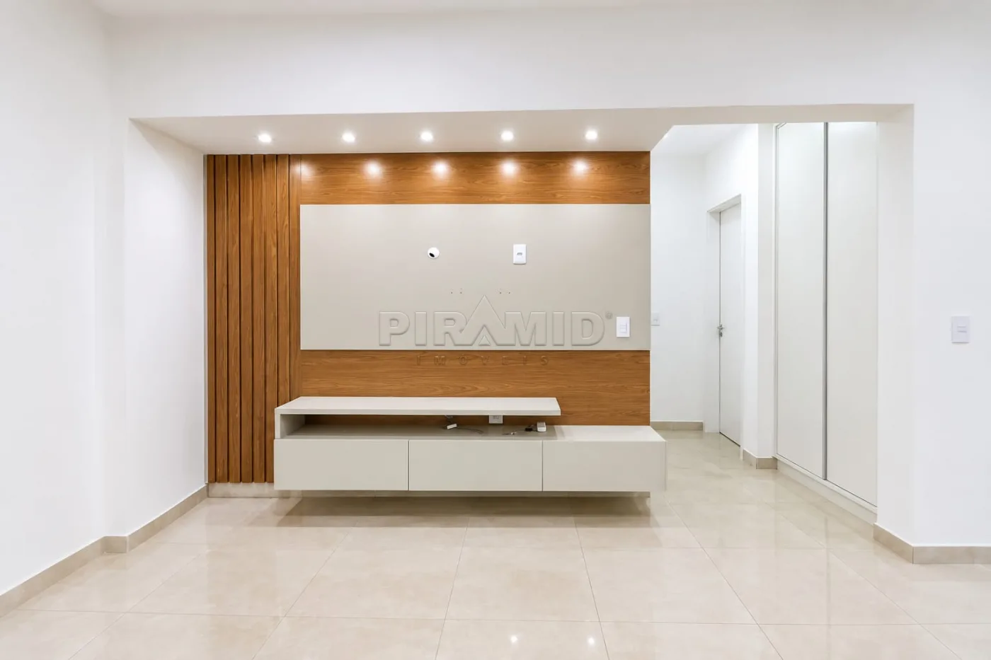Alugar Apartamento / Padr&atilde;o em Ribeir&atilde;o Preto R$ 3.500,00 - Foto 2
