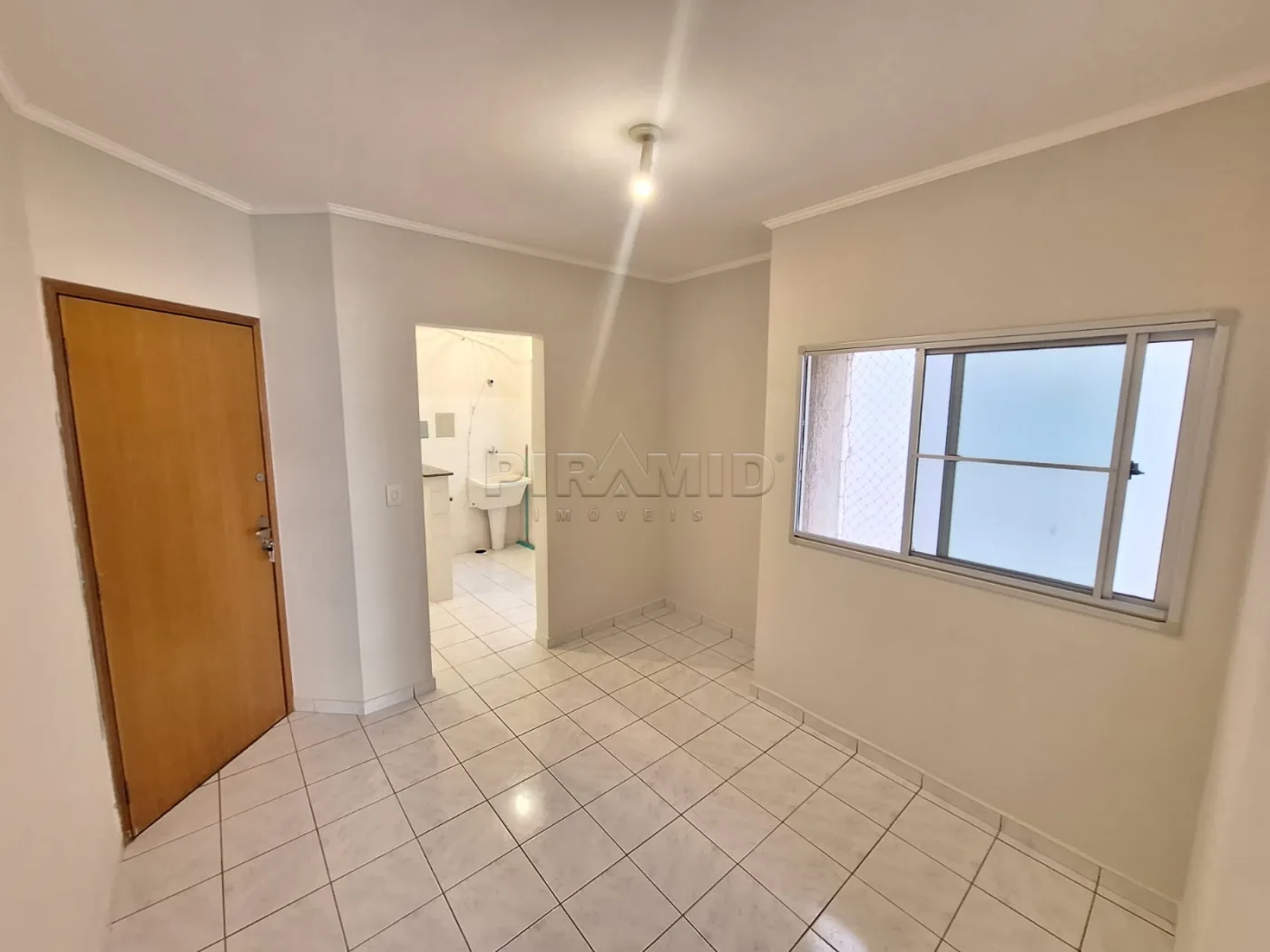 Alugar Apartamento / Padr&atilde;o em Ribeir&atilde;o Preto R$ 1.300,00 - Foto 1