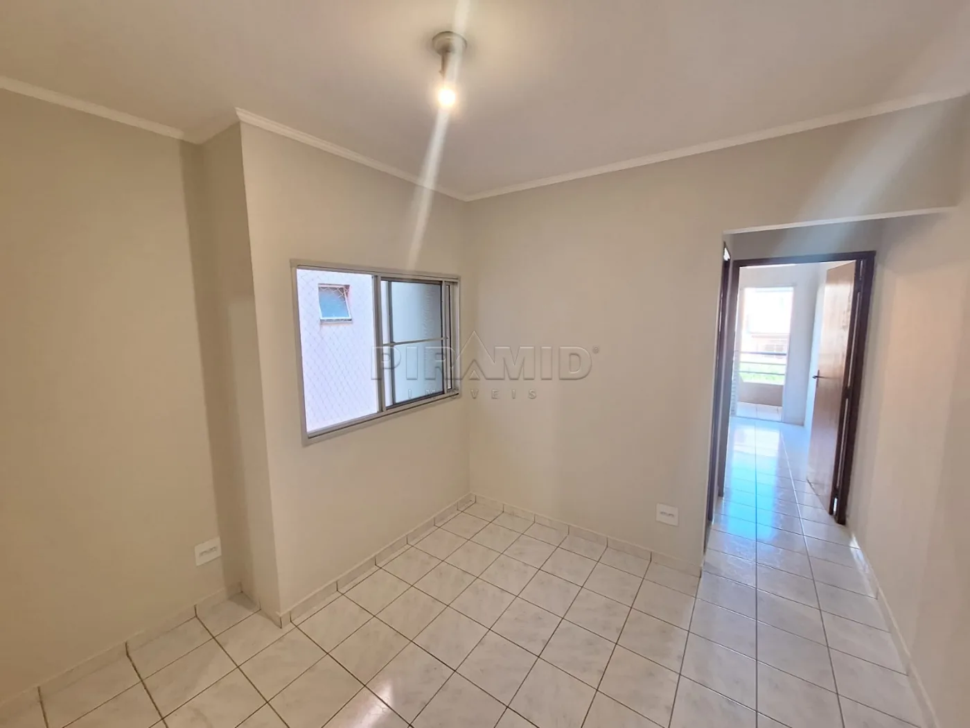 Alugar Apartamento / Padr&atilde;o em Ribeir&atilde;o Preto R$ 1.300,00 - Foto 2