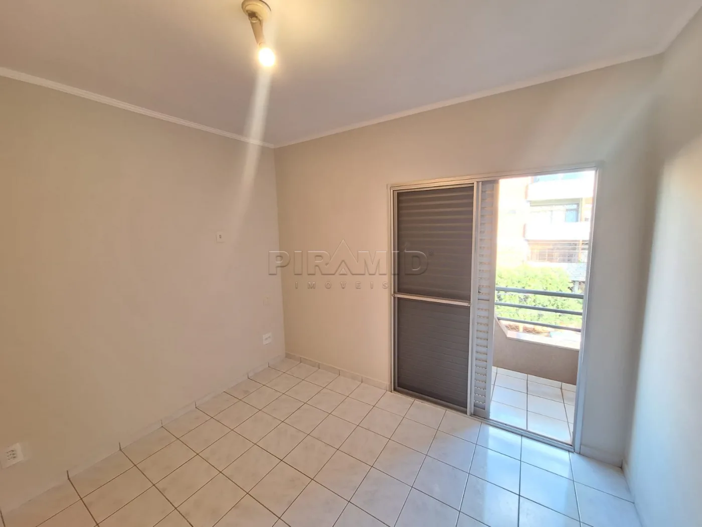 Alugar Apartamento / Padr&atilde;o em Ribeir&atilde;o Preto R$ 1.300,00 - Foto 4