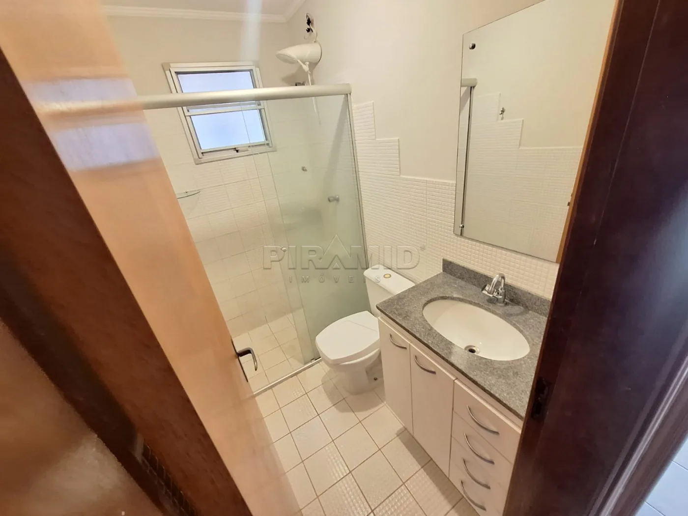 Alugar Apartamento / Padr&atilde;o em Ribeir&atilde;o Preto R$ 1.300,00 - Foto 5