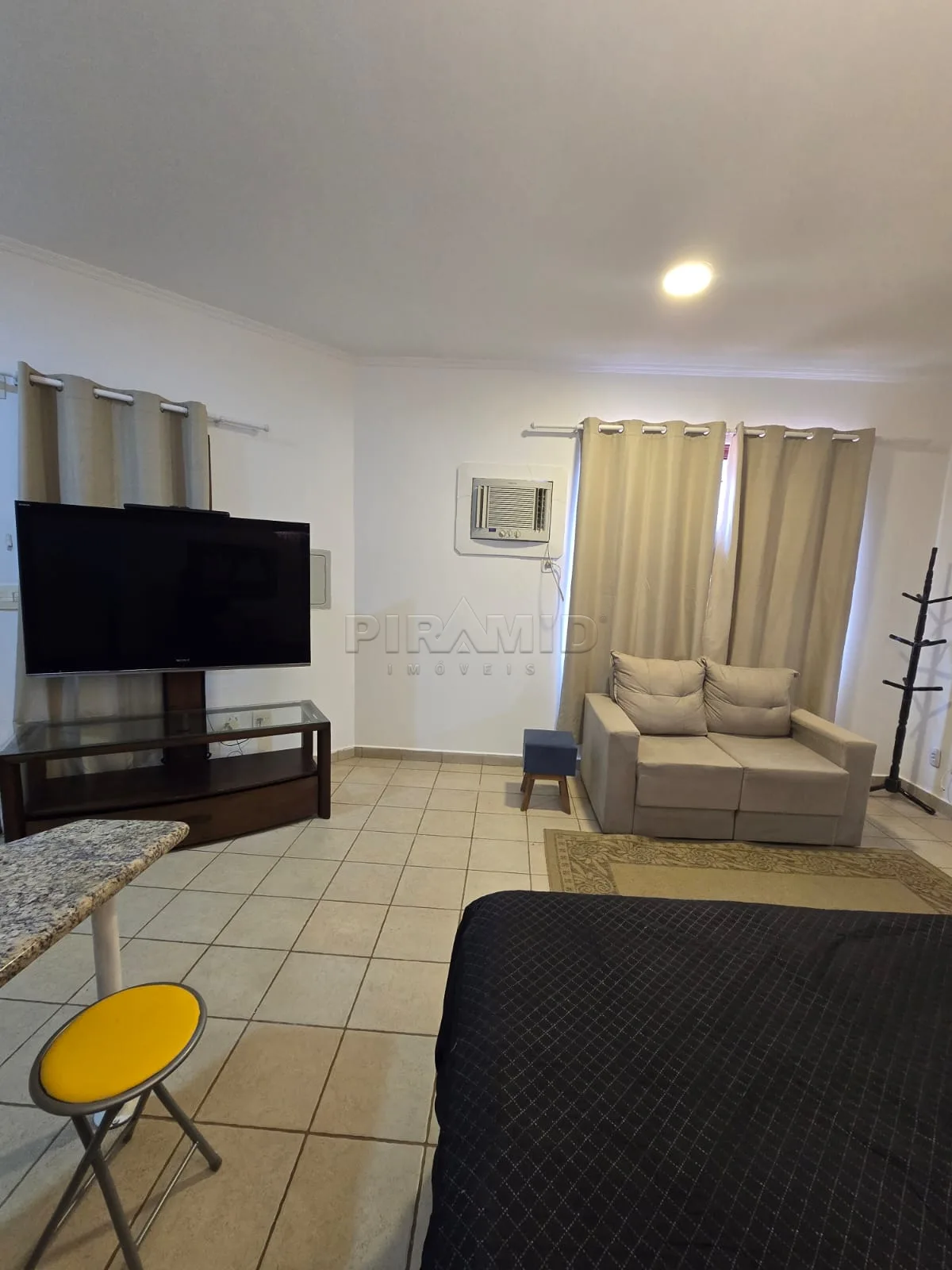 Alugar Apartamento / Padr&atilde;o em Ribeir&atilde;o Preto R$ 1.750,00 - Foto 2