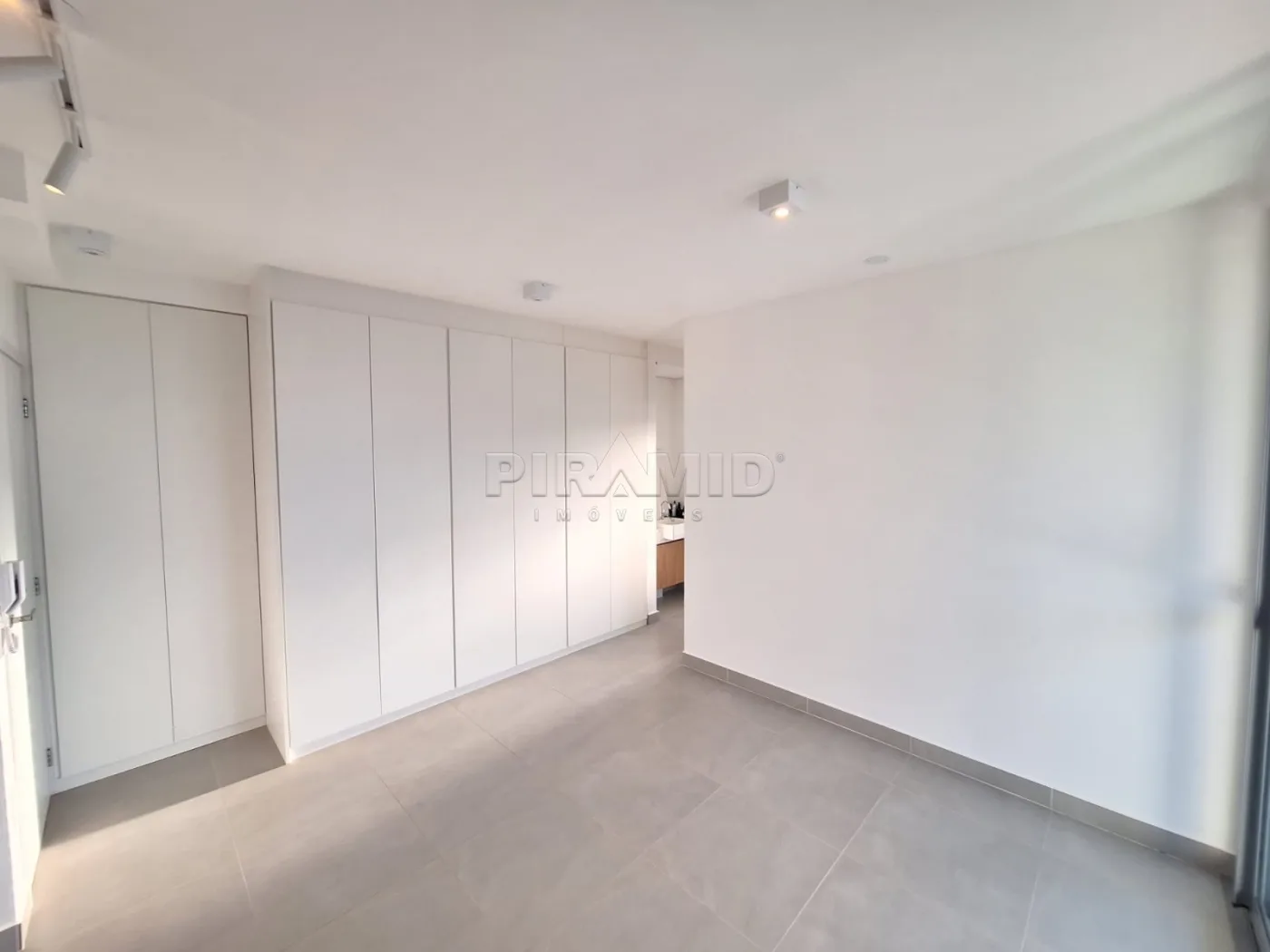 Alugar Apartamento / Padr&atilde;o em Ribeir&atilde;o Preto R$ 2.500,00 - Foto 2