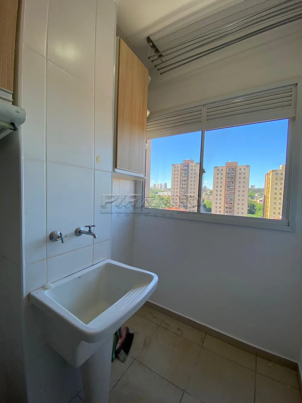 Alugar Apartamento / Padr&atilde;o em Ribeir&atilde;o Preto R$ 1.600,00 - Foto 1