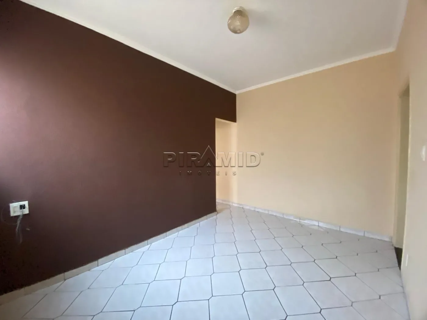 Alugar Casa / Padr&atilde;o em Ribeir&atilde;o Preto R$ 1.500,00 - Foto 5