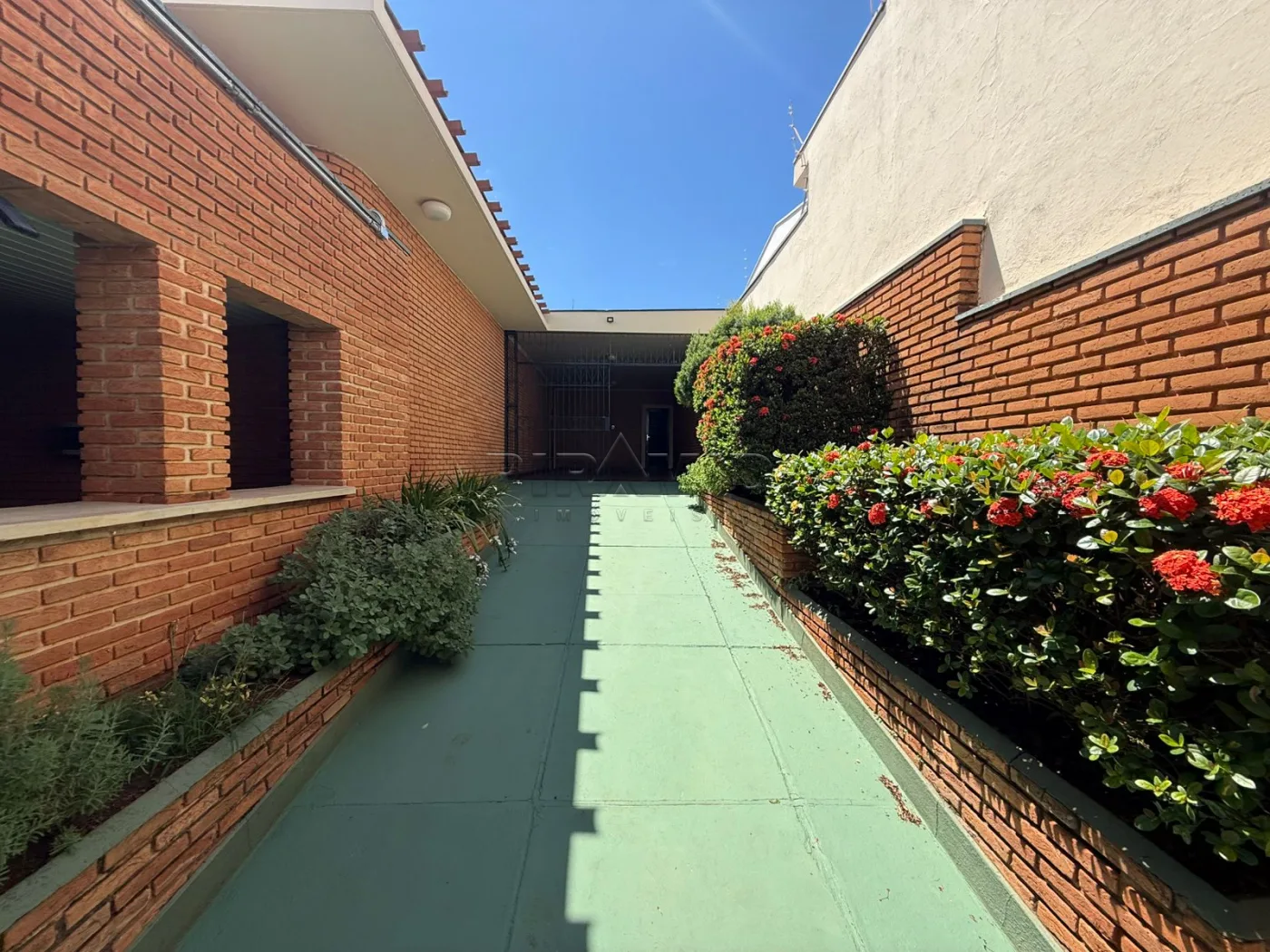 Alugar Casa / Padr&atilde;o em Ribeir&atilde;o Preto R$ 6.000,00 - Foto 2