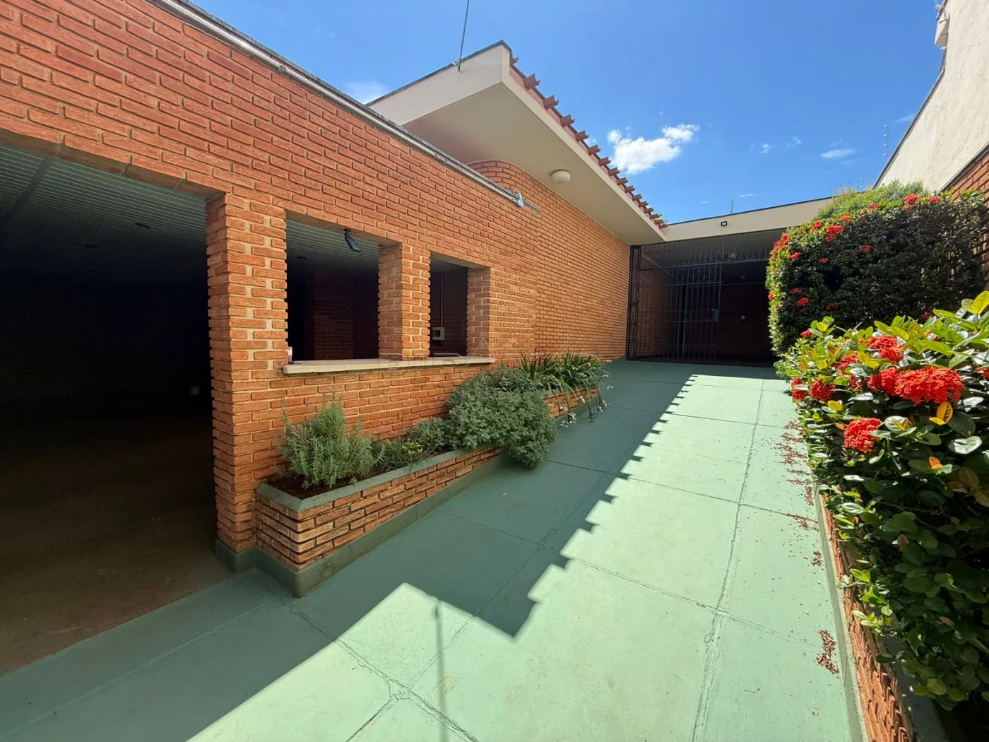 Alugar Casa / Padr&atilde;o em Ribeir&atilde;o Preto R$ 6.000,00 - Foto 1