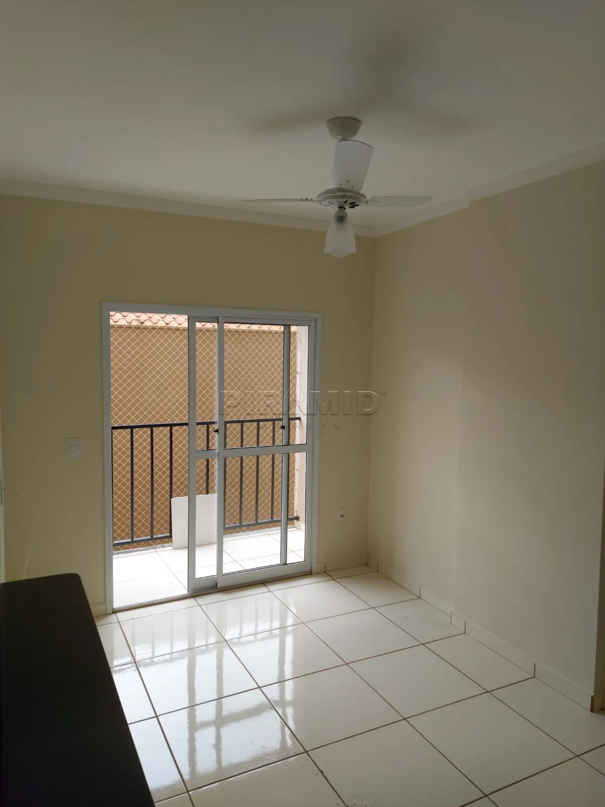 Alugar Apartamento / Padr&atilde;o em Ribeir&atilde;o Preto R$ 1.200,00 - Foto 1